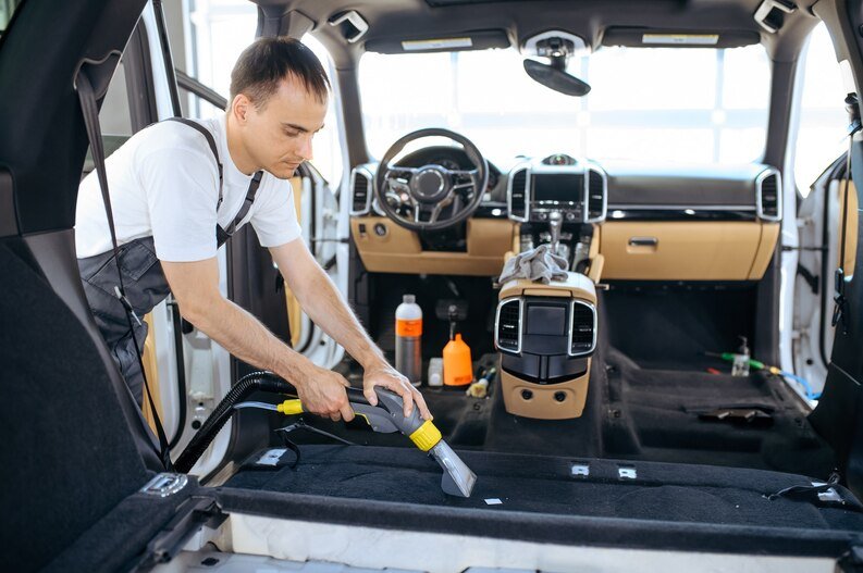Limpieza profesional del interior de vehículos.