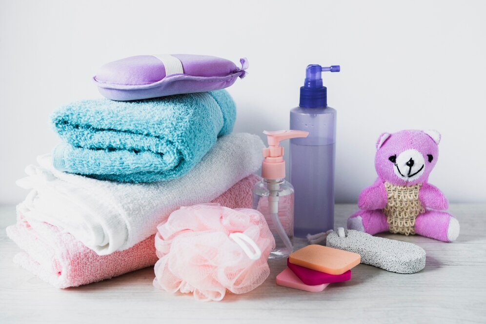 Limpieza de biberones y juguetes de bebé para eliminar gérmenes y bacterias.